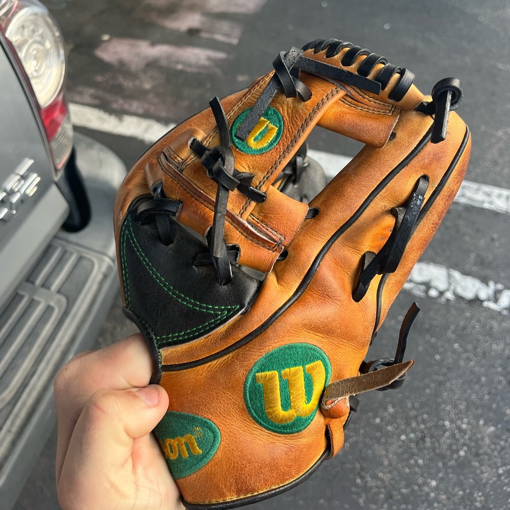 Wilson Matt Chapman A2K. 11 3/4 glove. Used with brand new laces.